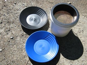 Gold pans and bucket classifier